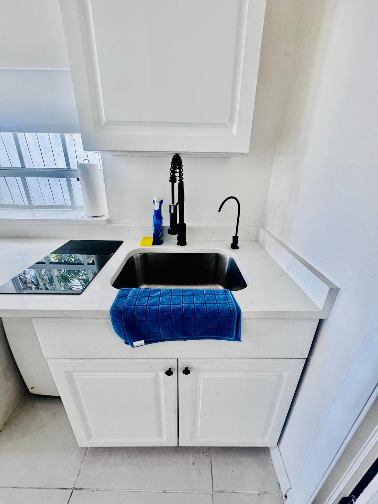 Modern Home - Termpurpedic Queen Bed, Laundry, Free Parkging, Ev Tesla هوليوود المظهر الخارجي الصورة