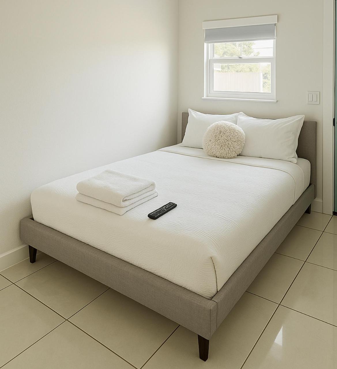 Modern Home - Termpurpedic Queen Bed, Laundry, Free Parkging, Ev Tesla هوليوود المظهر الخارجي الصورة